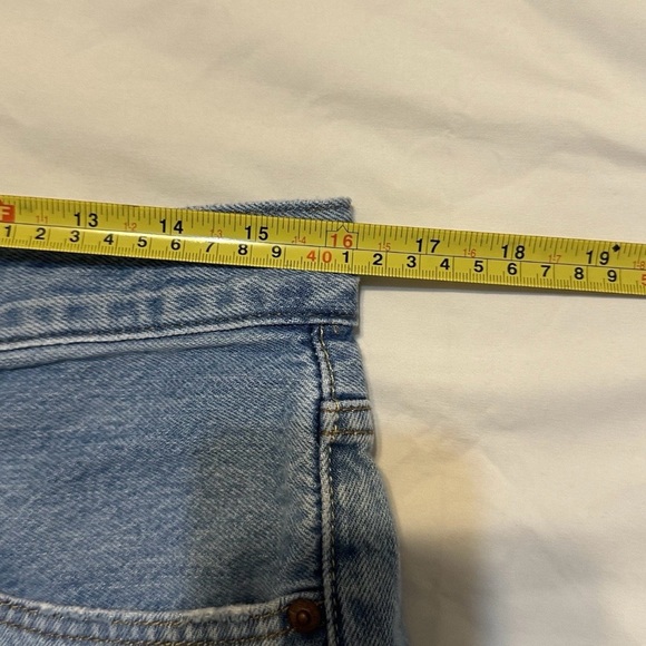 Levi's 501 Cutoff Shorts Women's 31 Medium to Light Wash Distressed Denim - Picture 9 of 10